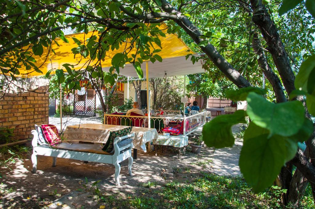 Sakura Guesthouse Бішкек Екстер'єр фото