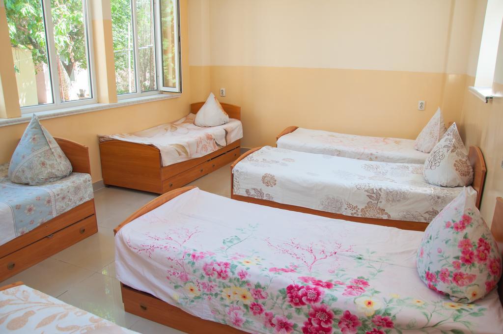 Sakura Guesthouse Бішкек Екстер'єр фото