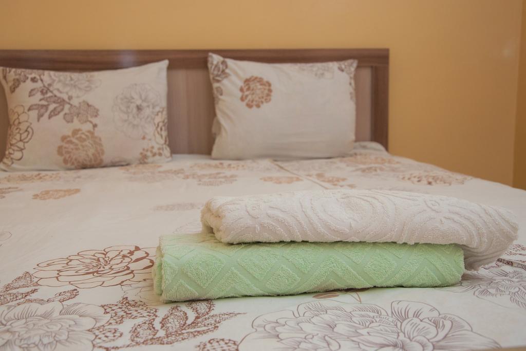 Sakura Guesthouse Бішкек Екстер'єр фото